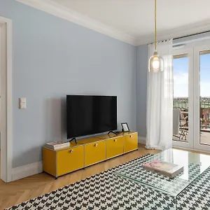  Apartment Cls Zentrale City-wohnung In Mit E-laden Und Tiefgarage, Klimaanlage, Wlan, Grosser Balkon, Blick Ueber Hamburg, Parkplatz, Cafe Im Haus, Bushaltestelle Direkt Gegenueber, Flex Check In Deutschland